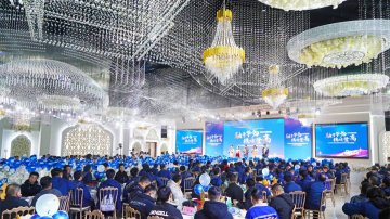 現(xiàn)場直擊！藍(lán)海智能2024年度表彰暨2025年會盛典